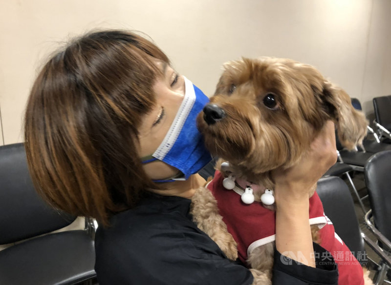 現代人與寵物關係親密,對於寵物的離世,如何調適情緒很重要,若傷慟反應及症狀持續時間太久,可能罹患創傷後壓力症候群(PTSD),應儘早就醫治療。圖為示意圖。(書田診所提供)中央社記者陳偉婷傳真 109年10月27日