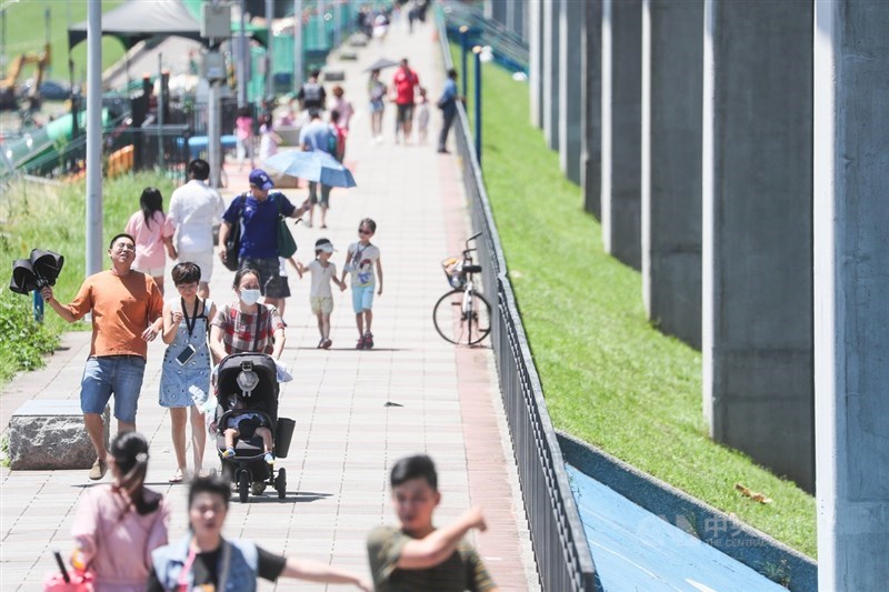10年1次的人口普查將於11月啟動，主計總處主計長朱澤民強調，普查資料絕對保密，不會作為普查以外的使用，請民眾安心。（示意圖／中央社檔案照片）