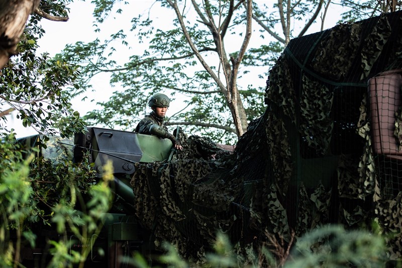 陸軍第21砲兵指揮部27日執行第四季「戰備任務訓練實兵演練(戰備週)」,雷霆2000多管火箭進行隱蔽演練。(軍聞社提供)中央社記者游凱翔傳真 109年10月27日