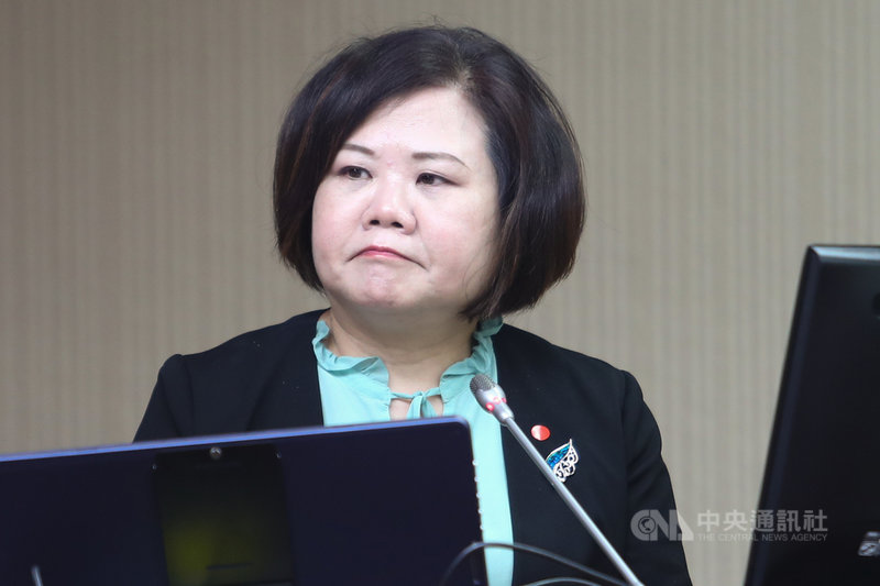 勞保年金改革因社會沒有共識暫緩,勞動部長許銘春28日表示,勞保年改牽涉到千萬勞工權益,勞動部對此議題朝5大面向評估,目前都還在蒐集各界意見,蒐集完後會有討論,並對外說明討論結果。中央社記者王騰毅攝 109年10月28日