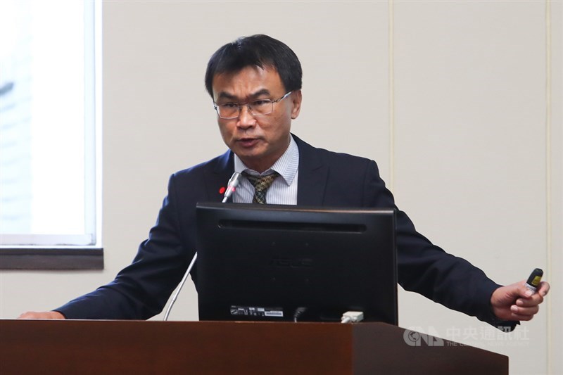 立法院經濟等5委員會28日舉行聯席會議,審查萊豬行政命令,農委會主委陳吉仲答詢表示,各地方政府如果要堅持零檢出,如果只針對豬不針對牛,這在科學上有點奇怪。中央社記者王騰毅攝 109年10月28日
