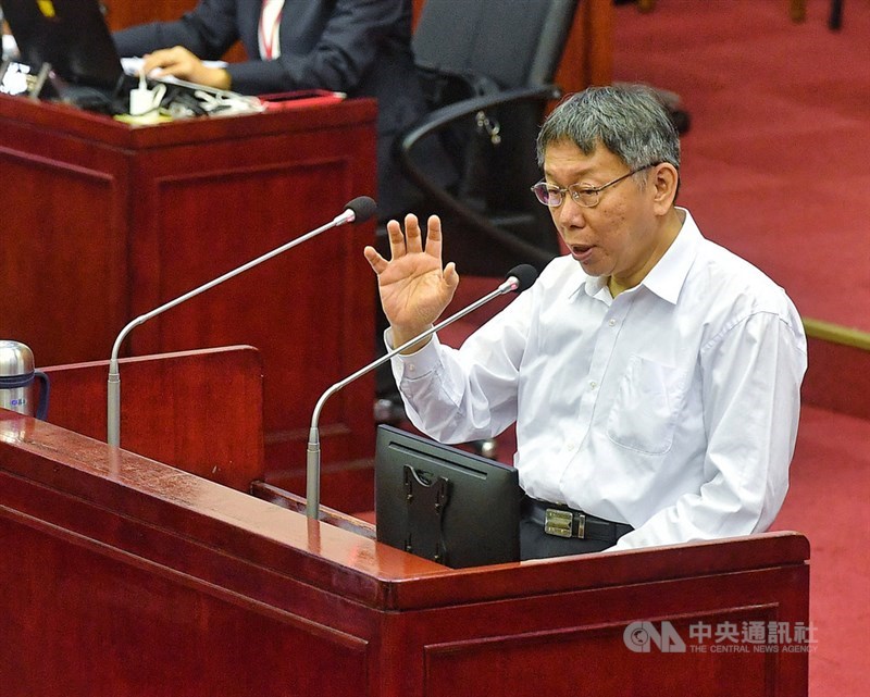 台北市等多個縣市政府訂定自治條例規定萊克多巴胺零檢出,恐牴觸中央法規。台北市長柯文哲28日表示,北市府不會在資訊不透明情況下修法。(中央社檔案照片)
