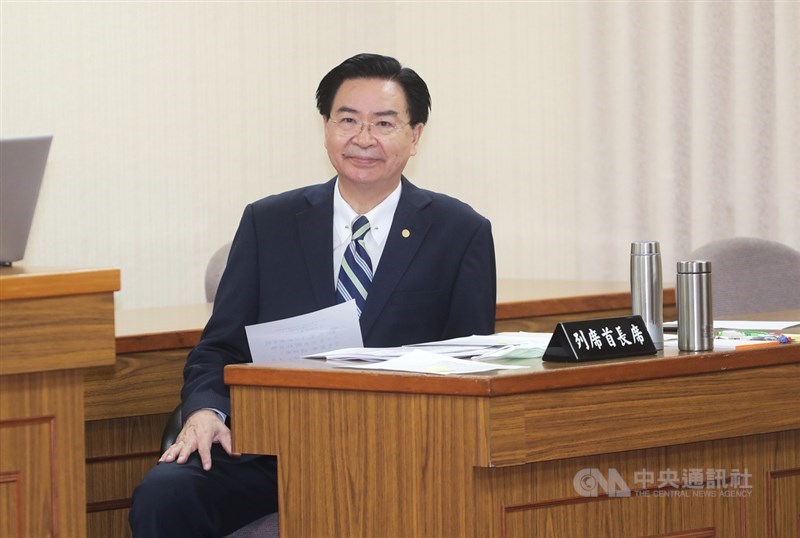 美國總統及國會大選即將投開票,外交部長吳釗燮(圖)2日在立法院表示,無論結果是共和黨或民主黨執政,台灣都會持續跟美國維持非常良好的關係,「這一點是無庸置疑的」。中央社記者裴禛攝 109年11月2日