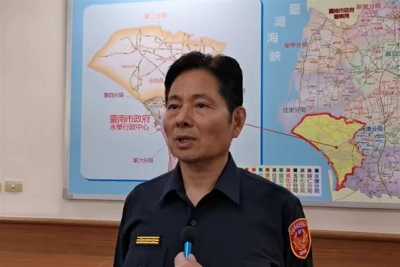 台南市政府警察局針對長榮大學馬來西亞籍女學生遭擄殺案進行檢討,局長詹永茂(圖)1日召開記者會宣布台南市警察局的調查結果,並表示已報請警政署將歸仁分局長楊慶裕調整為內勤職務,自己也向市長黃偉哲自請處分。(讀者提供)中央社記者楊思瑞台南傳真 109年11月1日