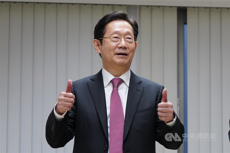 大同2日召開董事會,會中通過由東森電視、台苯董事長林文淵(圖)擔任董事長一職,林文淵出席說明記者會指出,「絕對不會專權」,由於大同是總經理制,所有決策會向董事會報告,由董事會共同決策。中央社記者徐肇昌攝 109年11月2日