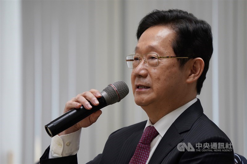大同2日召開董事會,會中通過由東森電視、台苯董事長林文淵(圖)擔任董事長一職,大同在會後召開說明記者會,林文淵表示,大同公司自今天起進入團結一致局面,新團隊要擦亮大同百年招牌。中央社記者徐肇昌攝 109年11月2日