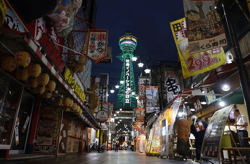 日本大阪市1日舉行「大阪都構想」公投,最後以1萬多票的小幅差距遭到否決,大阪市繼續保留。圖為通天閣。(共同社)