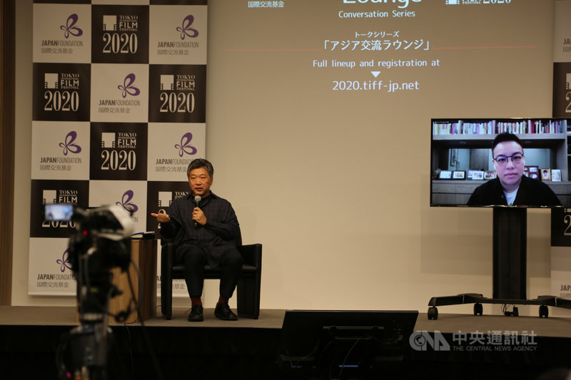 第33屆東京國際影展10月31日開幕,導演是枝裕和2日與台灣新銳導演黃熙對談,討論她首部長片「強尼.凱克」。中央社記者楊明珠東京攝 109年11月3日