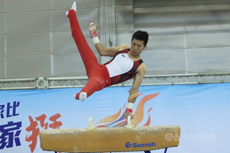 台灣「鞍馬王子」李智凱3日參加在高雄舉行的109年全國大專校院運動會體操男子全能,以總分82.4分完成2連霸。(中央社檔案照片)