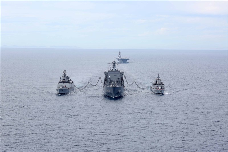 四方安全對話成員國美印日澳馬拉巴爾海軍3日起聯合軍演,首階段在孟加拉灣展開。(圖取自twitter.com/indiannavy)