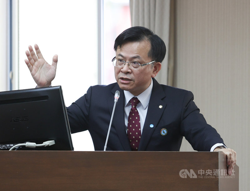 外界關注中天新聞台換照進度,國家通訊傳播委員會(NCC)主委陳耀祥(圖)5日表示,此案仍在審查中,審查過程是整體考量,法律並沒有規定各項目確切比例,目前NCC沒有掌握中天新聞台有國安疑慮的直接證據,也確定不會再開聽證會。中央社記者謝佳璋攝 109年11月5日