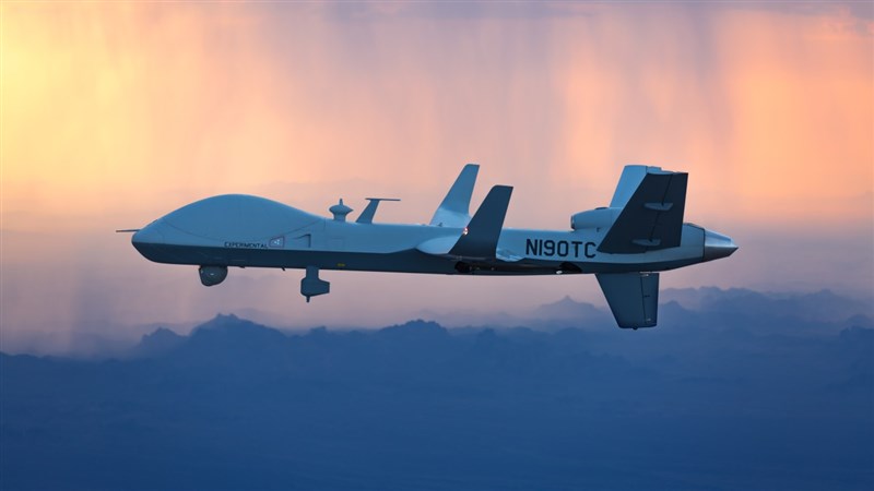 中華戰略前瞻協會研究員揭仲表示,MQ-9B無人機可用於偵察中國沿海,特別是東部及南部戰區的沿岸重要軍事設施、部隊集結與裝載區、主戰單位戰術陣地等,以掌握共軍動向。圖為MQ-9B同型機。(圖取自twitter.com/GenAtomics_ASI)