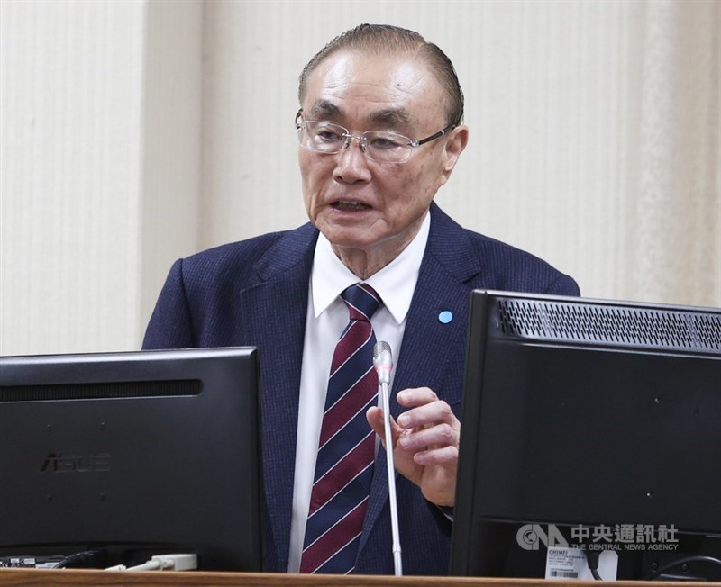 動保團體近期發起連署要求停止「綿羊剃毛秀」,國民黨立委洪孟楷質詢退輔會表示應該要詢問羊的意願,對此退輔會主委馮世寬回應「不需要」。中央社記者謝佳璋攝 109年11月5日