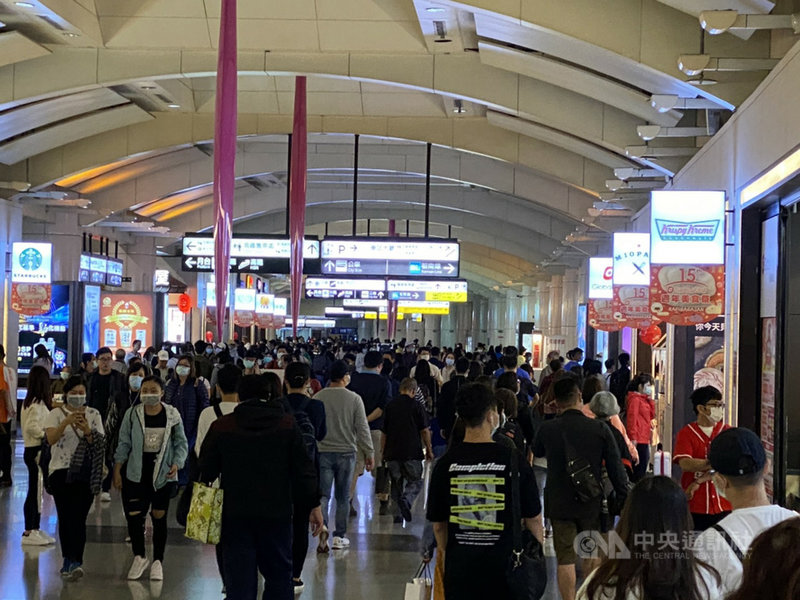 環球購物中心表示,今年週年慶在雜貨、家用類產品表現佳,成長近2位數,進口服飾包括運動品牌、日系品牌也有微幅成長。(環球購物中心提供)中央社記者蘇思云傳真 109年11月11日