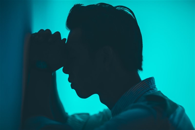 英國牛津大學研究發現,有20%的武漢肺炎患者在90天內被診斷出罹患精神疾病,先前就患有精神疾病的人被診斷出冠狀病毒的可能性,比沒有精神疾病的人高出65%。(示意圖/圖取自Unsplash圖庫)