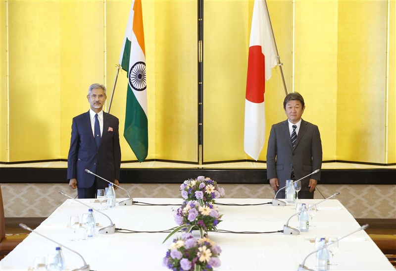 日媒報導,日本、中國、韓國與東協國家11日召開部長級會議,討論簽署全球最大貿易協定RCEP,將討論讓已表明不參加RCEP談判的印度幾乎可以無條件隨時加入的特殊文件。圖為日本印度外長10月7日會談。(共同社)