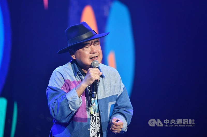 歌手陳昇17日下午在臉書貼文表示,原訂12月31日及明年1月1日的跨年演唱會「起風了 Breezin'」,因例行健康檢查診斷身體需休養之故取消。(中央社檔案照片)
