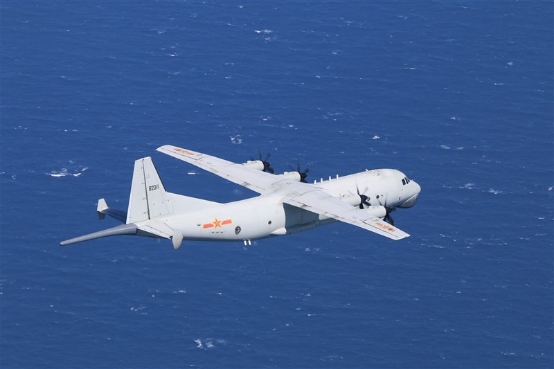 立法院19日審查空軍110年預算,為確保後勤維保無虞,戰機維護與修護預算將提升到159億元。圖為曾擾台的共軍運8反潛機(圖)同型機。(圖取自國防部網頁www.mnd.gov.tw)