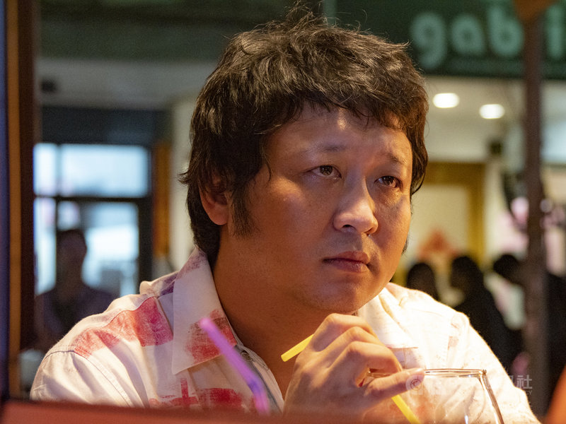 藝人納豆演出電影「同學麥娜絲」，他說，這次是重新認識演戲，演員不只是用肢體語言表演，而是整個人進入角色狀態中，才會讓眼神、語言都有意義。（甲上娛樂提供）中央社記者王心妤傳真 109年11月19日