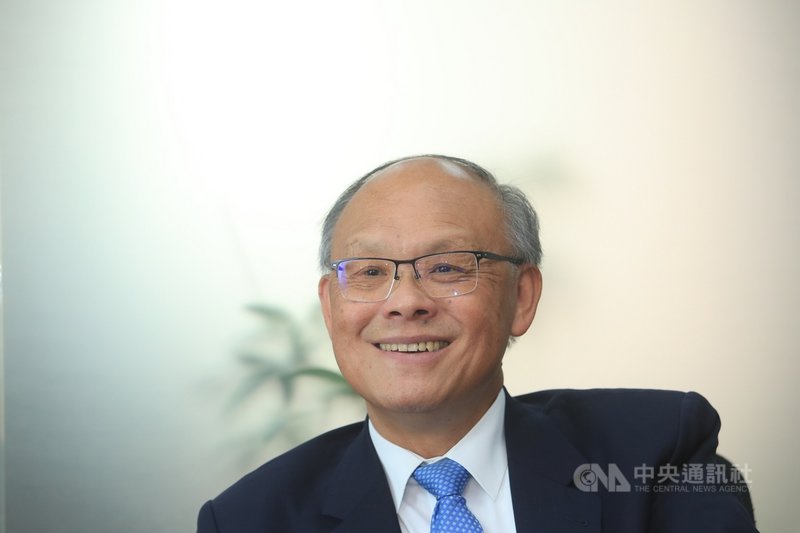 行政院政務委員鄧振中19日表示,台灣跟美國簽自由貿易協定的目標不變,現在也展開各項規劃;其中有各式各樣的方法,重啟台美貿易暨投資架構協定(TIFA)是一個很好的、現成的管道。中央社記者吳家昇攝 109年11月19日