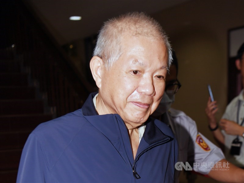 永豐金控前董事長何壽川(前)被控違法放貸三寶集團等案,台北地方法院20日依特別背信罪判處何壽川有期徒刑8年6月。(中央社檔案照片)