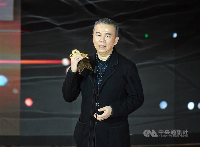 第57屆金馬獎頒獎典禮21日晚間在台北國父紀念館盛大舉行,導演陳玉勳以電影「消失的情人節」奪得本屆最佳導演。中央社記者鄭清元攝 109年11月21日