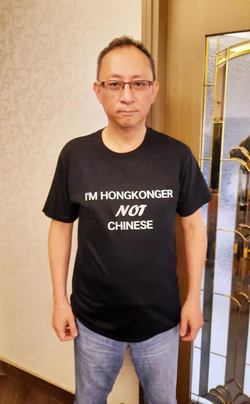 香港網路電台主持人傑斯(圖)因涉嫌違反港區國安法而被捕及扣押,法院稱他與台灣基督長老教會和民間司法改革基金會有聯繫。(圖取自facebook.com/www.giggs.hk)