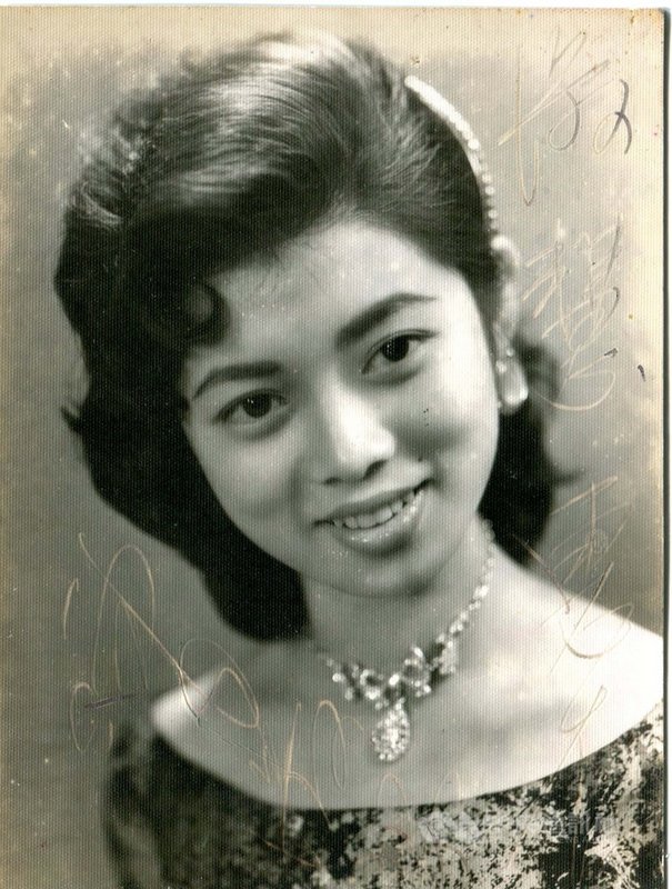 81歲資深演員陳淑芳獲得第57屆金馬獎最佳女主角獎和最佳女配角獎,蘭陽女中初中部同學表示,看到陳淑芳得獎感動到快流淚。圖為陳淑芳曾贈送同學的簽名照。(蘭陽女中校友會提供)中央社記者王朝鈺傳真 109年11月23日