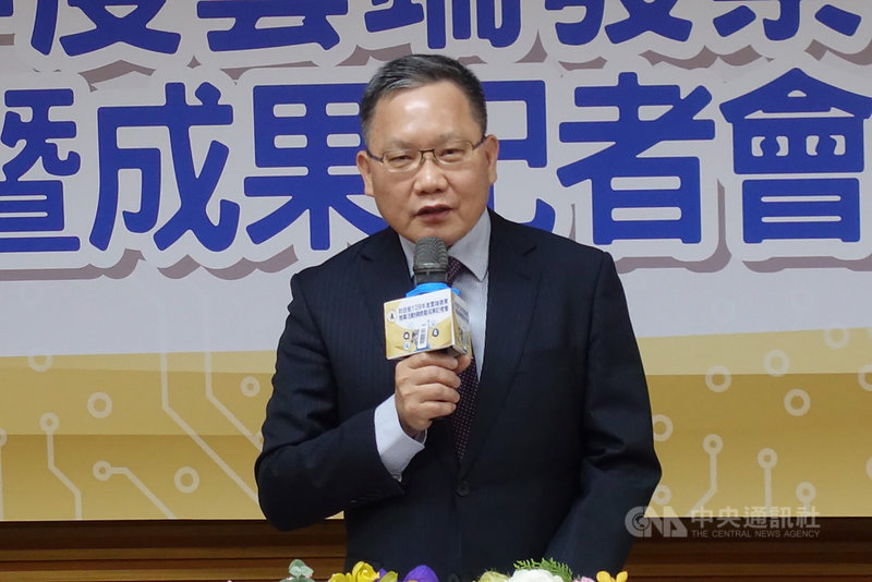 財政部長蘇建榮24日表示,雲端發票未來也會結合電子支付,讓民眾掃碼時就能將發票存入載具,讓生活更便利。中央社記者梁珮綺攝 109年11月24日