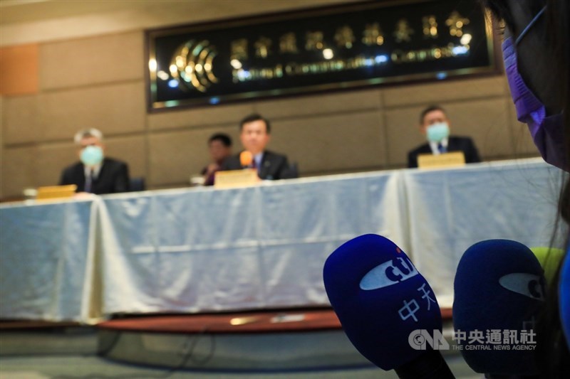 中天新聞台因換照不成,聲請假處分30日開庭,請求暫准新聞台執照,不許他人使用52頻道,兩造庭上攻防,NCC律師說,蔡衍明財團買下媒體,愛怎麼講就怎麼樣講,這非新聞自由。(中央社檔案照片)
