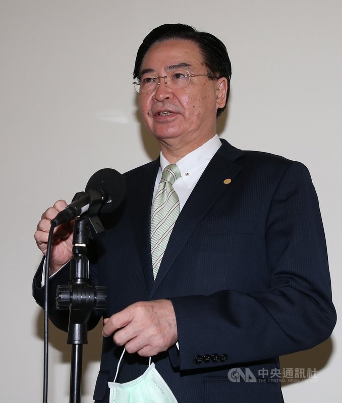 美國環境保護署署長惠勒（Andrew Wheeler）原定12月初率團訪問台灣，但彭博（Bloomberg）報導惠勒取消行程。外交部長吳釗燮（圖）25日在立法院接受媒體聯訪時說，自美方接獲的訊息是惠勒的行程改變，今年底以前不會訪問台灣，外交部對此感到惋惜；台灣與美國將繼續在國際環保議題上合作。中央社記者鄭傑文攝　109年11月25日