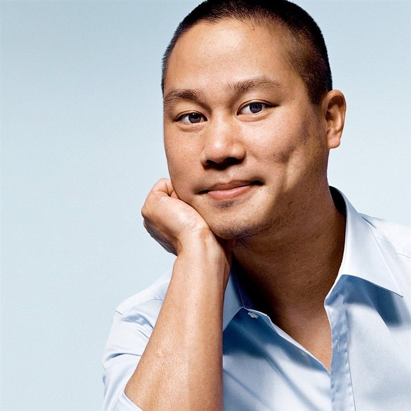 網路鞋商Zappos的台裔執行長謝家華在領導公司20年後最近宣布退休,27日傳出他因火災受傷身亡,享年46歲。(圖取自instagram.com/zappos)