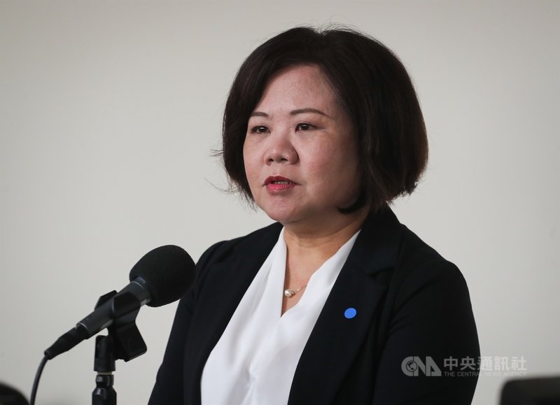 有媒體報導勞動基金運用局3年前就曾要將涉貪官員游迺文調離現職，勞動部長許銘春（圖）2日在立法院受訪表示，3年前確實有基於主管歷練輪調想法，但局長蔡豐清考量自身到任不久決定暫緩。中央社記者裴禛攝 109年12月2日