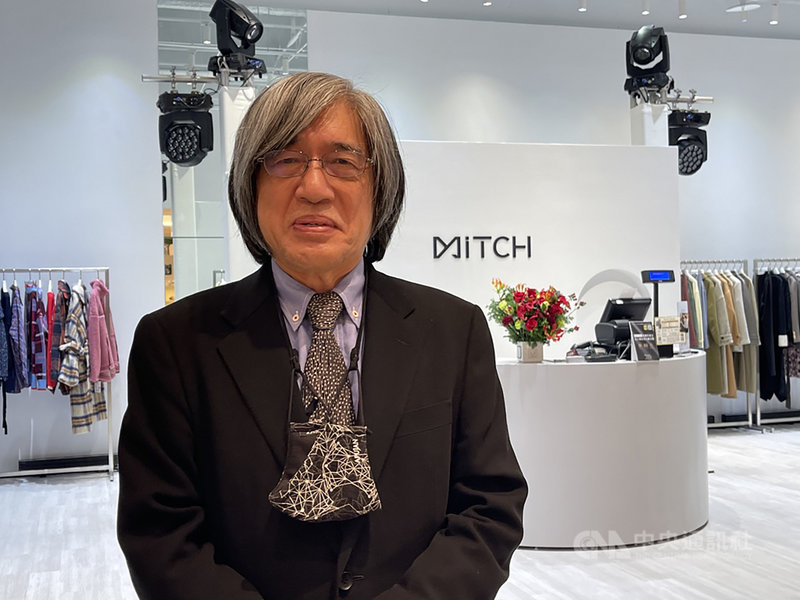 PChome網路家庭攜手日商三井物產合資成立時尚選貨電商平台MiTCH,3日在台北開出首家實體旗艦店,PChome 集團董事長詹宏志親自巡視,但低調不願接受媒體採訪。中央社記者吳家豪攝 109年12月3日