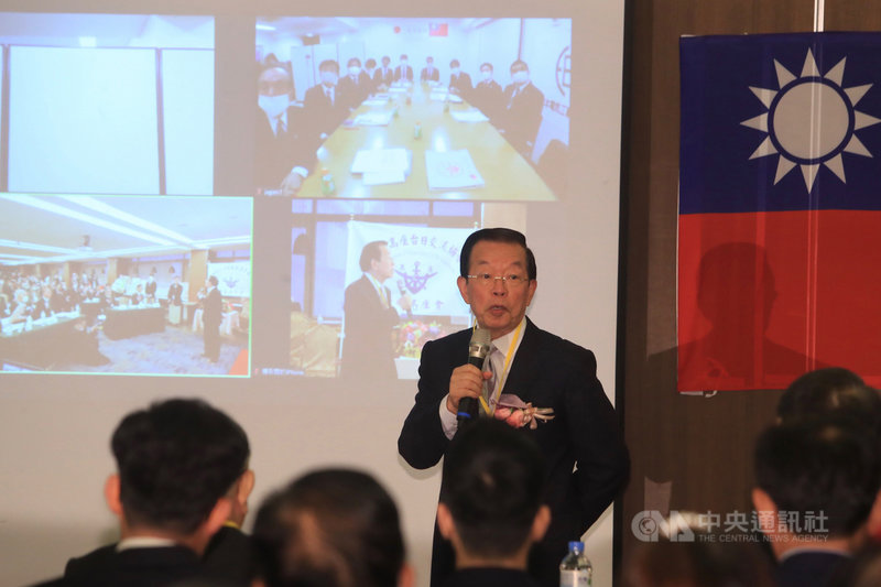 台灣駐日代表謝長廷5日下午在台北參加2020高座台日交流大會前受訪表示，針對福島等5縣食品進口議題，政府基本立場是人民健康擺第一，有輻射的「核食」不開放，至於沒有輻射的「非核食」，就應該開放。中央社記者吳家昇攝　109年12月5日