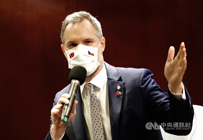 海盜黨可說是捷克政壇對台灣最友善的政黨。海盜黨籍的布拉格市長賀瑞普(圖)主動與台北結為姐妹市並2度造訪台灣,友台立場尤其鮮明。(中央社檔案照片)