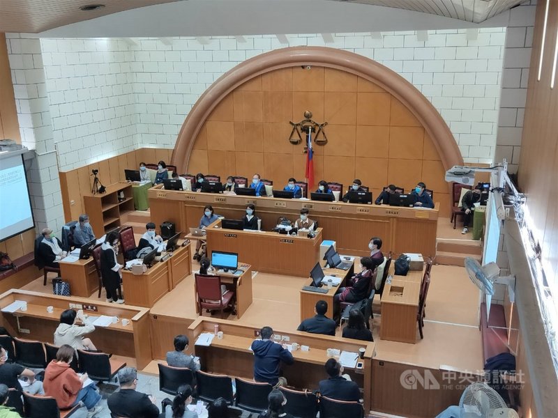士林地方法院8日起一連三天舉辦國民法官模擬法庭,依法選任6名國民法官,職業包括捷運公司人員、公司總經理等,與職業法官共同審判案件。(士院提供)中央社記者蕭博文傳真 109年12月9日