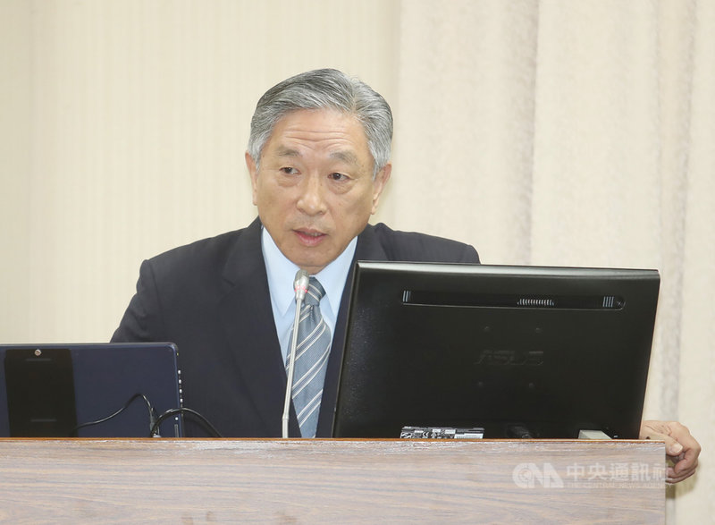 民進黨批評國民黨凍結外交相關預算,打擊外交,對於有媒體引述「涉外人士」說法,指國民黨與台灣為敵,國民黨主席江啟臣要求外交部揪出「涉外人士」。外交部次長田中光(圖)9日在立法院外交委員會答詢時說,這個絕對不是政府機關人員,不是政府單位會做的事。中央社記者張新偉攝 109年12月9日