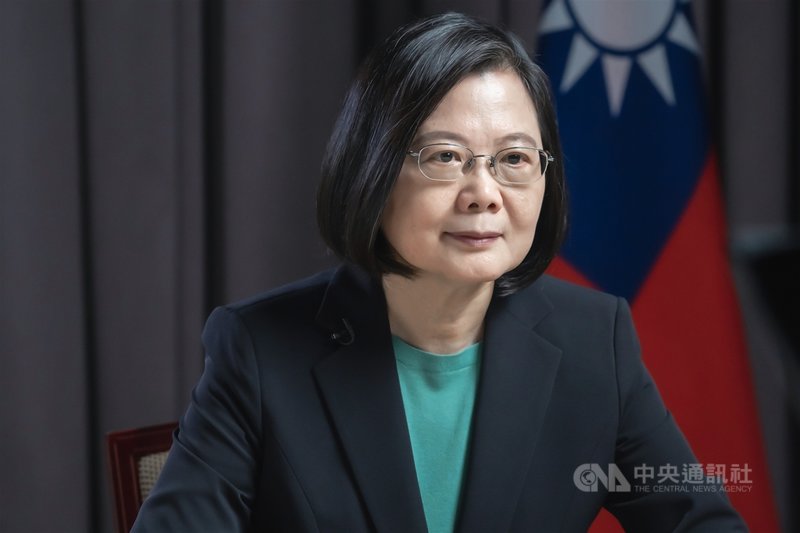 總統蔡英文9日應美國國際民主協會邀請,發表錄影演說提及,美國兩黨對強化台美關係和加深價值觀連結,展現出高度共識,讓台灣人民有信心,當兩國尋覓新合作領域之際,雙方的友誼將更加堅定。(總統府提供)中央社記者謝佳珍傳真 109年12月9日