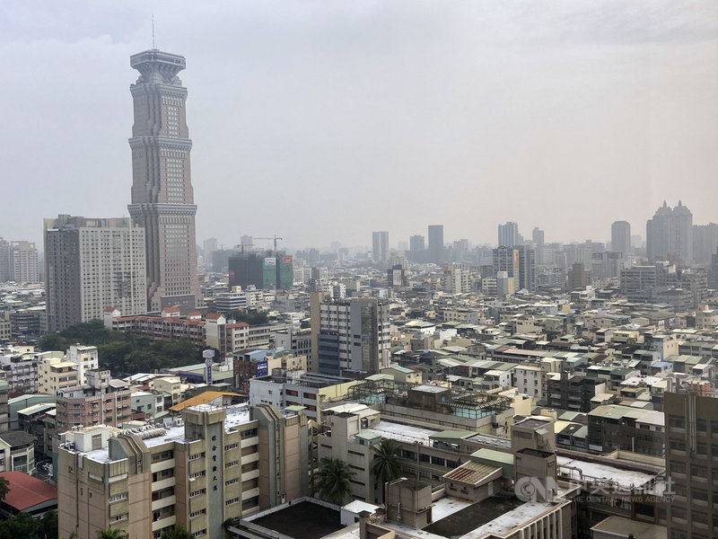 行政院會10日通過實價登錄2.0三法及所得稅基本稅額條例修正草案,透過揭露完整門牌或地號、預售屋全面納管並即時申報等方式,避免不動產價格不當哄抬。中央社記者董俊志攝 109年12月10日