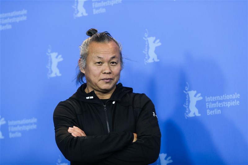 曾以電影「聖殤」獲威尼斯金獅獎肯定的韓國導演金基德因感染武漢肺炎病故,享年59歲。(美聯社)