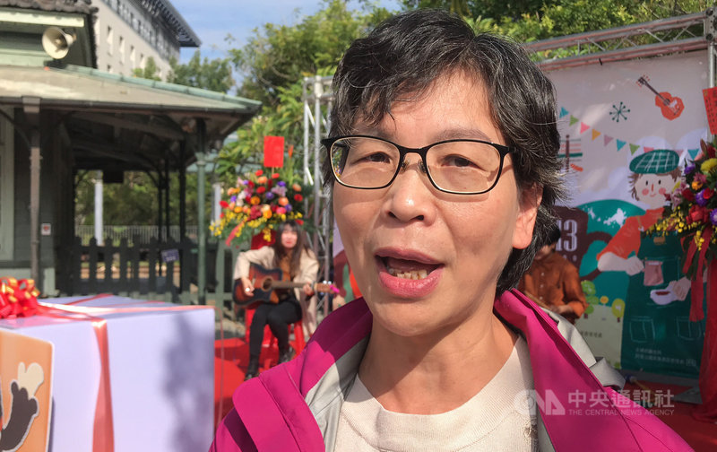 民眾黨籍立委蔡壁如12日到嘉義市參加國際咖啡文化節活動，並與地方人士交流，積極布局2022年選戰，嘉義市各政黨給予祝福。中央社記者姜宜菁攝  109年12月12日