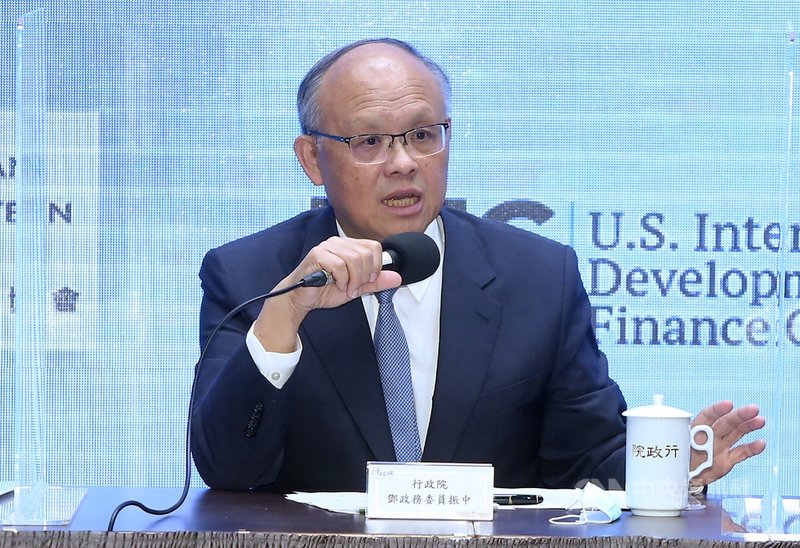 萊豬是否標示引發爭議,行政院經貿談判辦公室總談判代表鄧振中14日表示,若要比國際標準更嚴格,應提出科學證據。中央社記者鄭傑文攝 109年12月14日