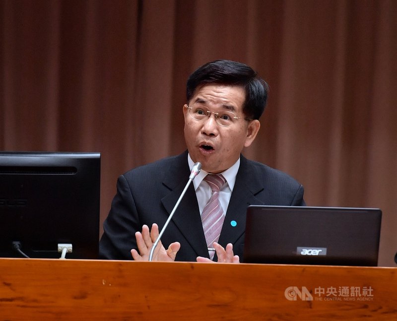 民進黨多名立委日前提案將教育部改為「國民教育部」,高教併入科技部。教育部長潘文忠(圖)14日在立法院表示,此提案涉及學制和歷史且影響力廣,需更深入討論。中央社記者王飛華攝 109年12月14日