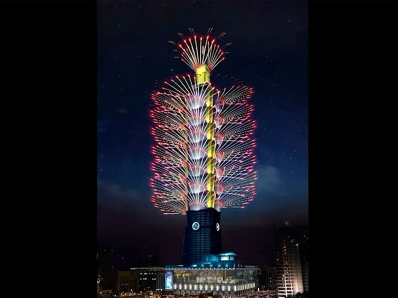台北101公布300秒跨年煙火模擬動畫,其中一章節為向台灣與全世界防疫英雄致敬。(圖取自facebook.com/Taipei101.official)