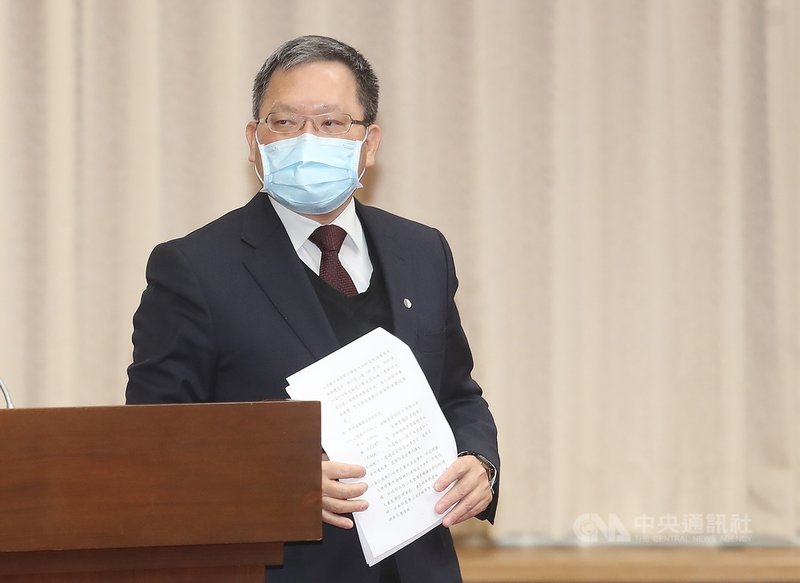 打炒房措施紛紛出籠,財政部長蘇建榮(圖)17日在立法院透露,中長期稅制檢討範圍,除研議加重囤房稅,房地合一稅也在檢討範圍,近日已找地方政府討論。中央社記者張新偉攝 109年12月17日