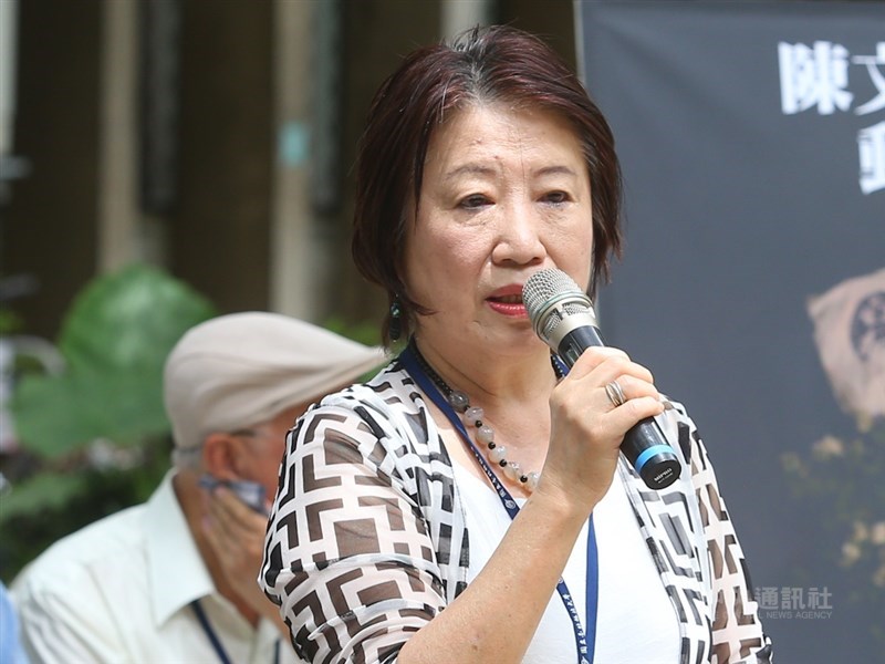 捷克前總統哈維爾逝世9週年紀念日,曾擔任無任所大使的楊黃美幸(前)感念他對台捷關係的貢獻,自掏腰包買了一架捷克國寶級的佩卓夫鋼琴,送給布拉格的音樂廳向他致敬。(中央社檔案照片)