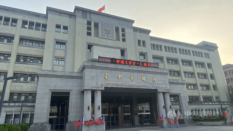 台中縣市合併後,原台中縣政府辦公大樓改為台中市政府陽明大樓,因一半局處移走,人潮冷清。中央社記者趙麗妍攝 109年12月20日