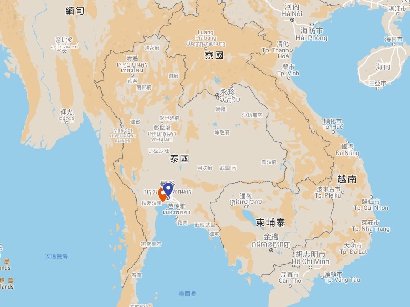 泰國衛生部19日宣布,距離曼谷(藍點處)約2小時車程的龍仔厝府(紅點處)新增超過500起武漢肺炎病例。(圖取自Google地圖網頁google.com/maps)