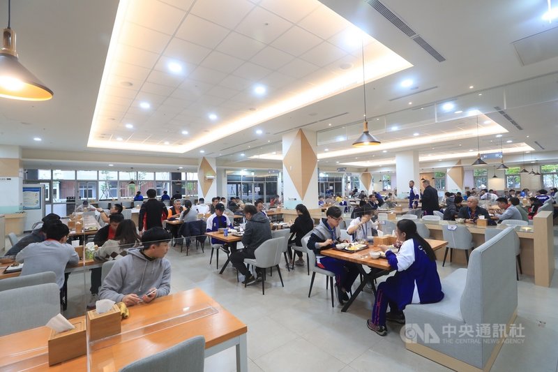 國家運動訓練中心新建宿舍21日在左營舉辦啟用典禮,歷時2年10個月正式啟用及入住。新餐廳於11月啟用。中央社記者吳家昇攝 109年12月21日